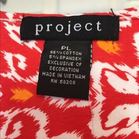 Project Red & White Ikat Pattern Beaded V-Neck 3/4 Sleeve Top Size PL NWT - Picture 3 of 10